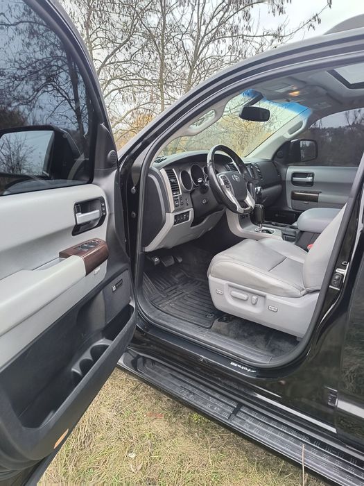 Toйота Секвойя 2014