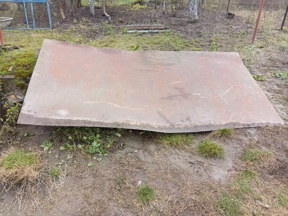 Продам лист жесті та старі ворота з грубої жесті