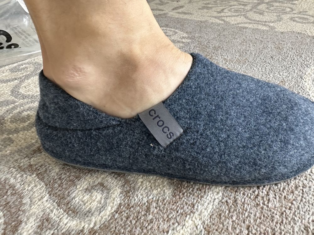 Продам домашні капці (тапки) Crocs