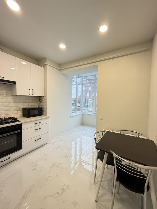 Двух кімнатна квартира в центрі Гостомеля