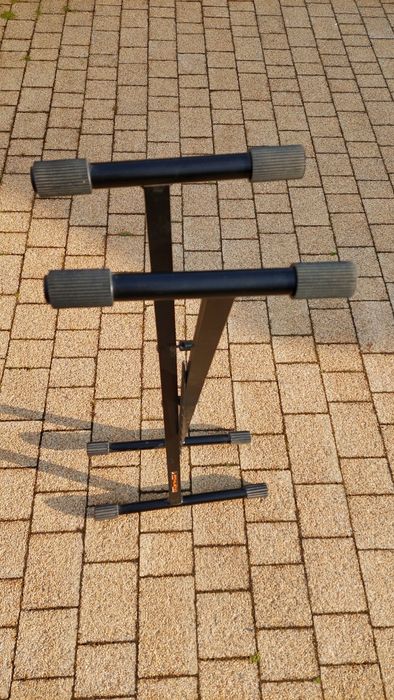 Stojak pod keyboard