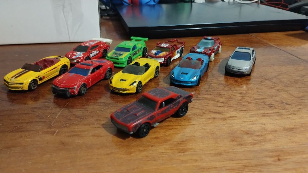 Продам Hot wheels 10 штук