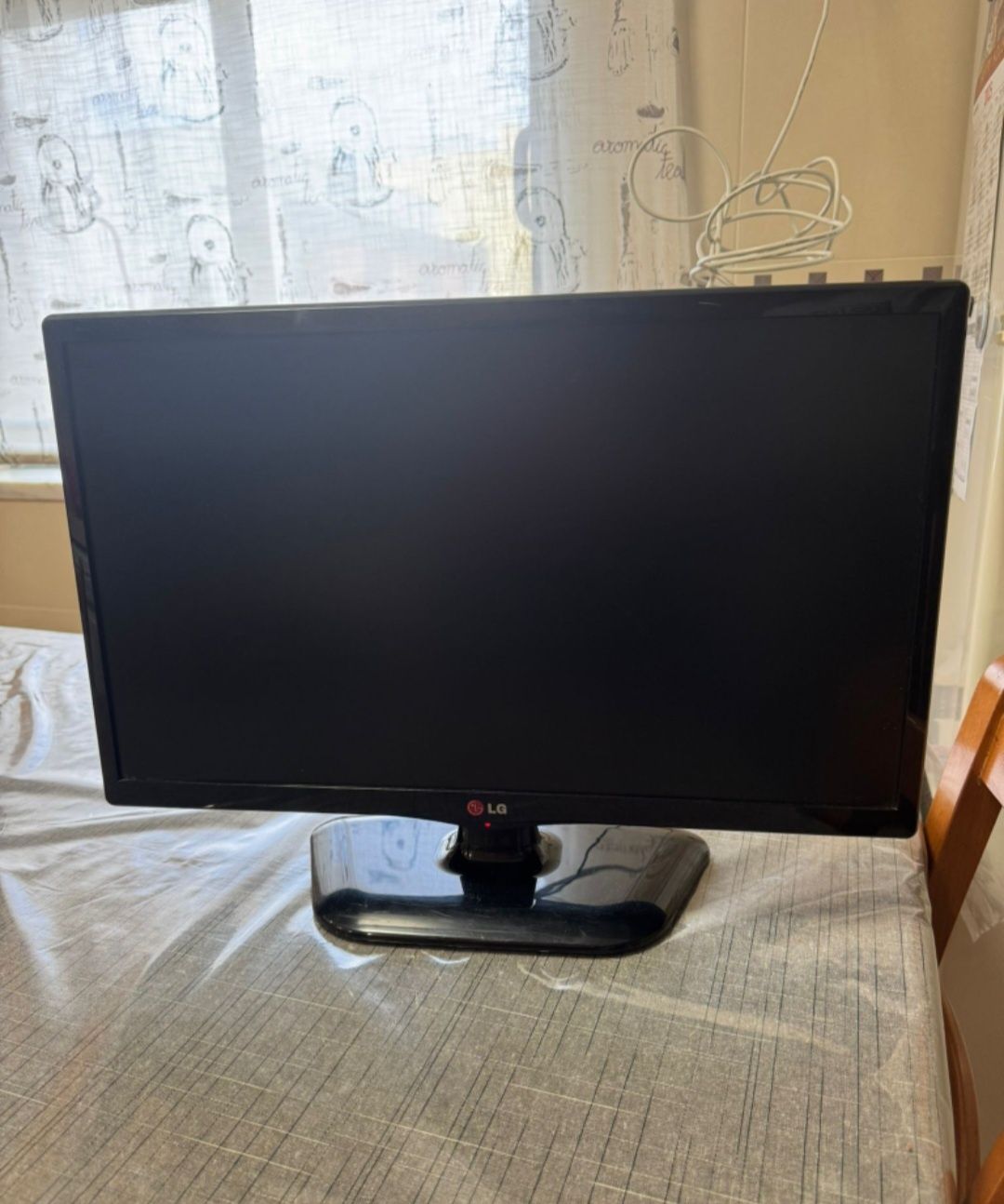 Tv LG 22"  cor preta