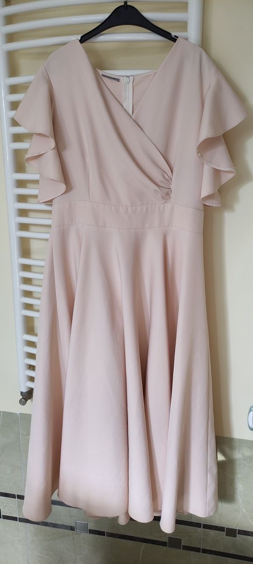 Piękna sukienka midi elegancka 42