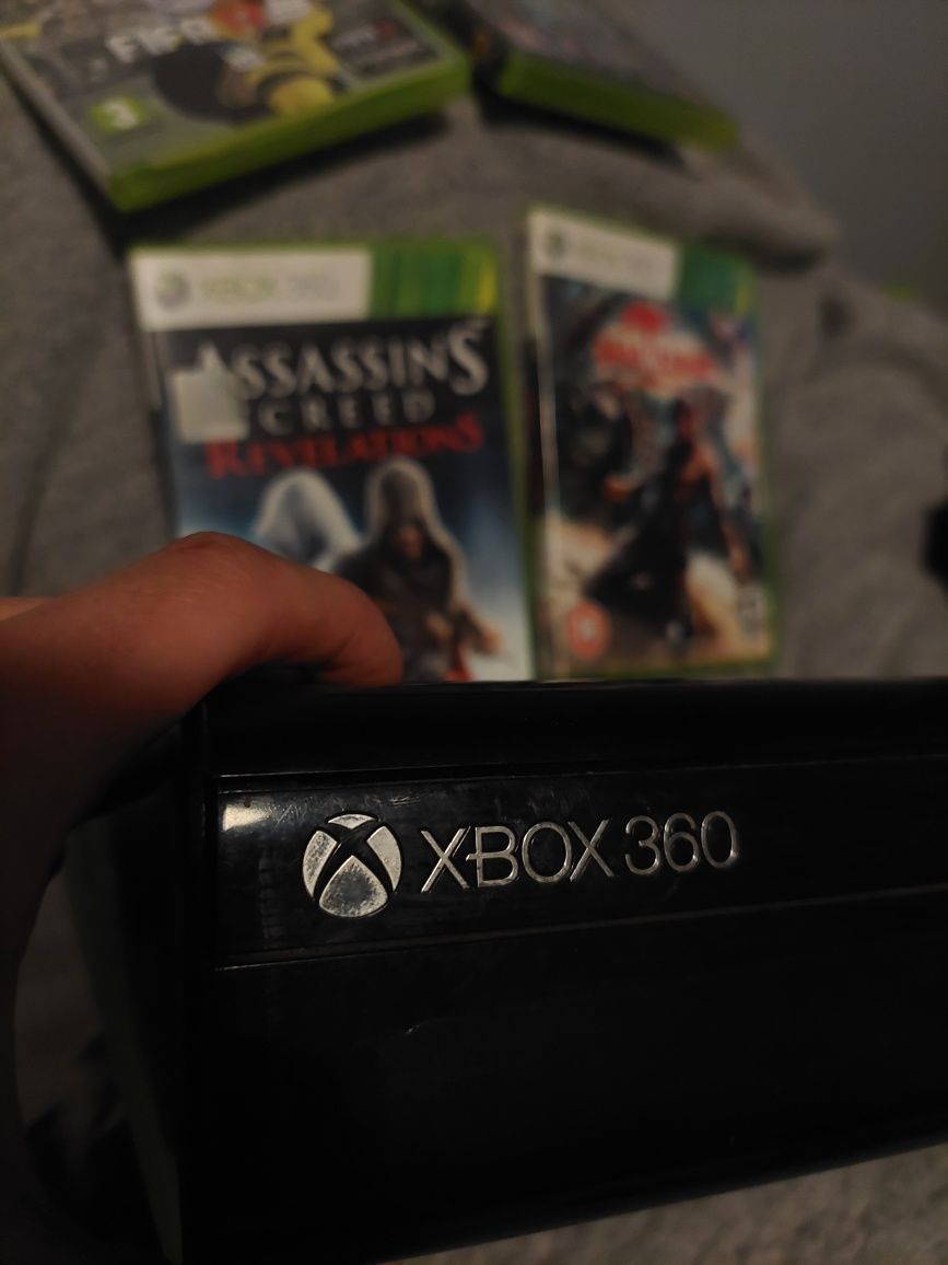 Konsola XBOX E 360  dwa pady  12 gier zasilacz komplet sprawny