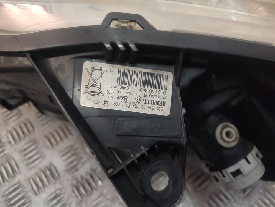 Renault laguna III reflektor lampa prawy przód przednia Xenon