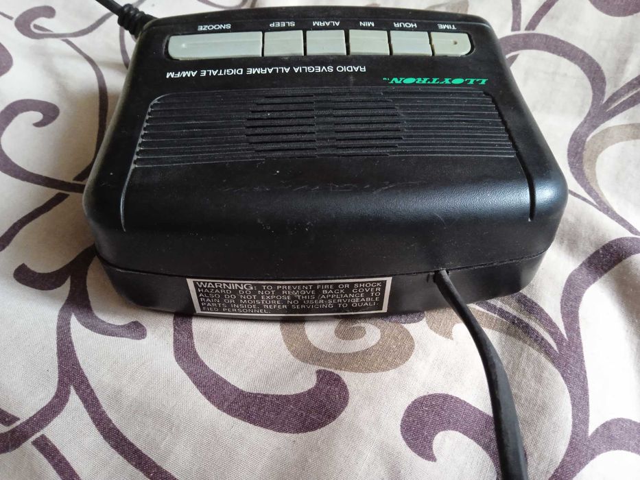 Радіо годинник будильник