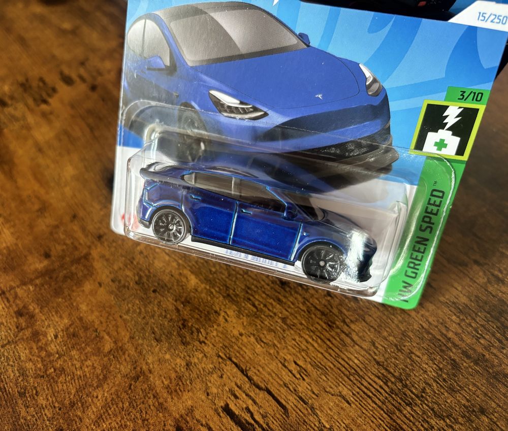 Машинка "Tesla Model Y" Hot Wheels  (новая, оригинал)