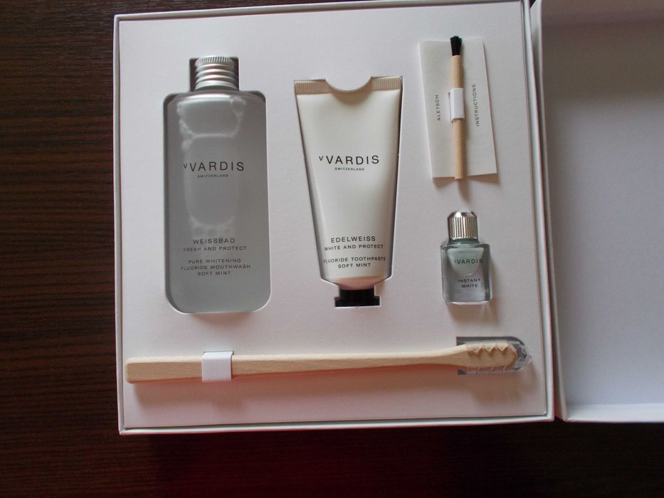 Набор для ухода за полостью рта vVARDIS для белой эмали