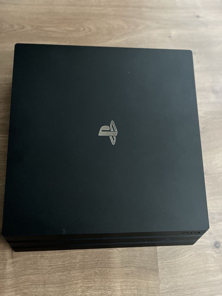 Ps4 Pro 1Tb + 2 comandos + 3 jogos + cabos completos