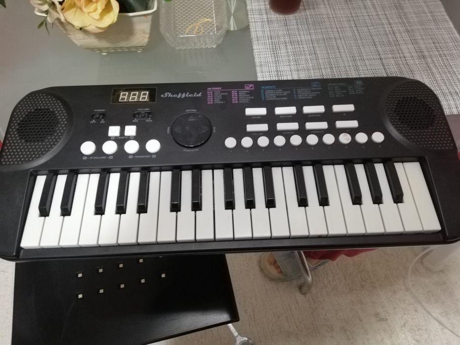 Mini órgão Sheffield, pilhas de 1,5 v.