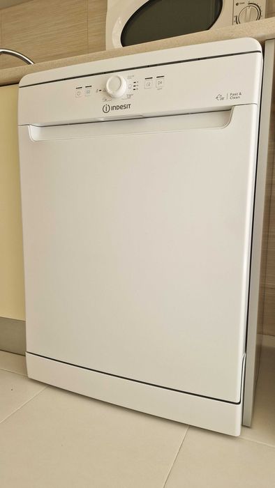 Máquina de Lavar Loiça, Indesit, modelo DFE 1B1913, nova