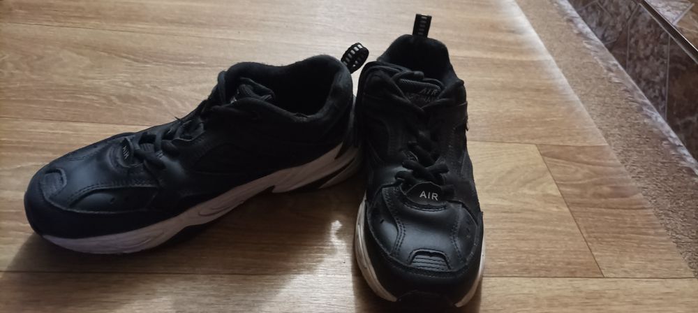 Весняні кросівки AIR