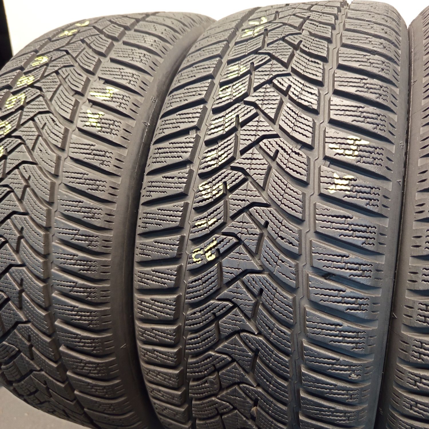 235/45R18 Dunlop WinterSport5