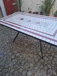 Mesa de Jardim em azulejo