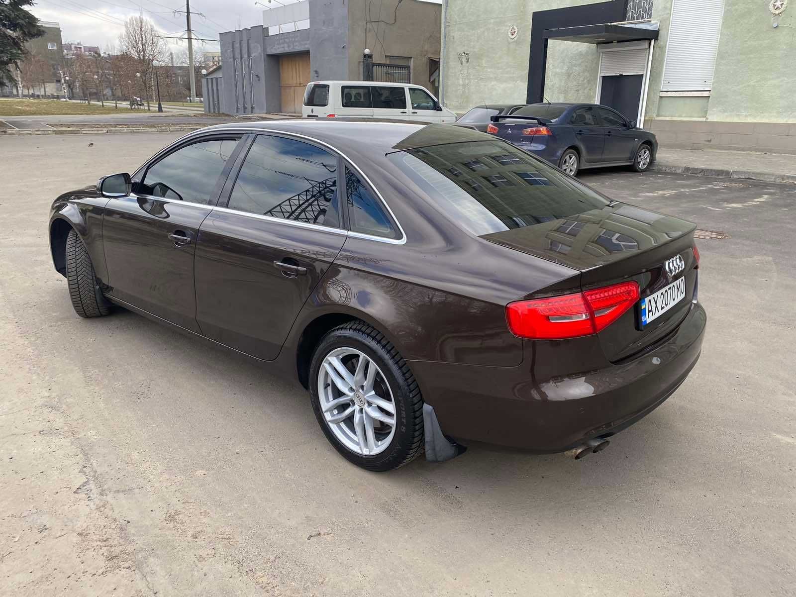 Продам AUDI А4 В8 2012 года