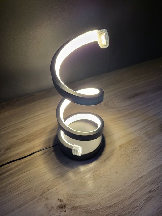 Lampka stołowa LED 20W 3 tryby światła kolor czarny Nowa