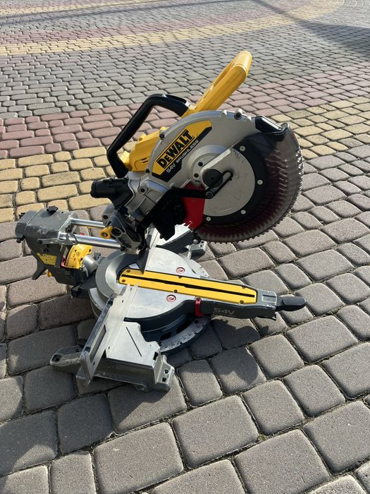Акумуляторна торцювальна пила 305круг Dewalt DCS781 (FLEXVOLT 54V-60V)