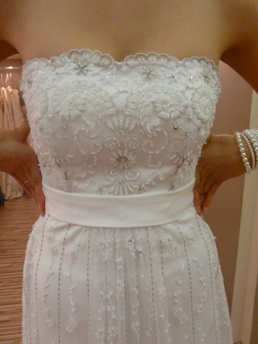 Piękna suknia ślubna, biała