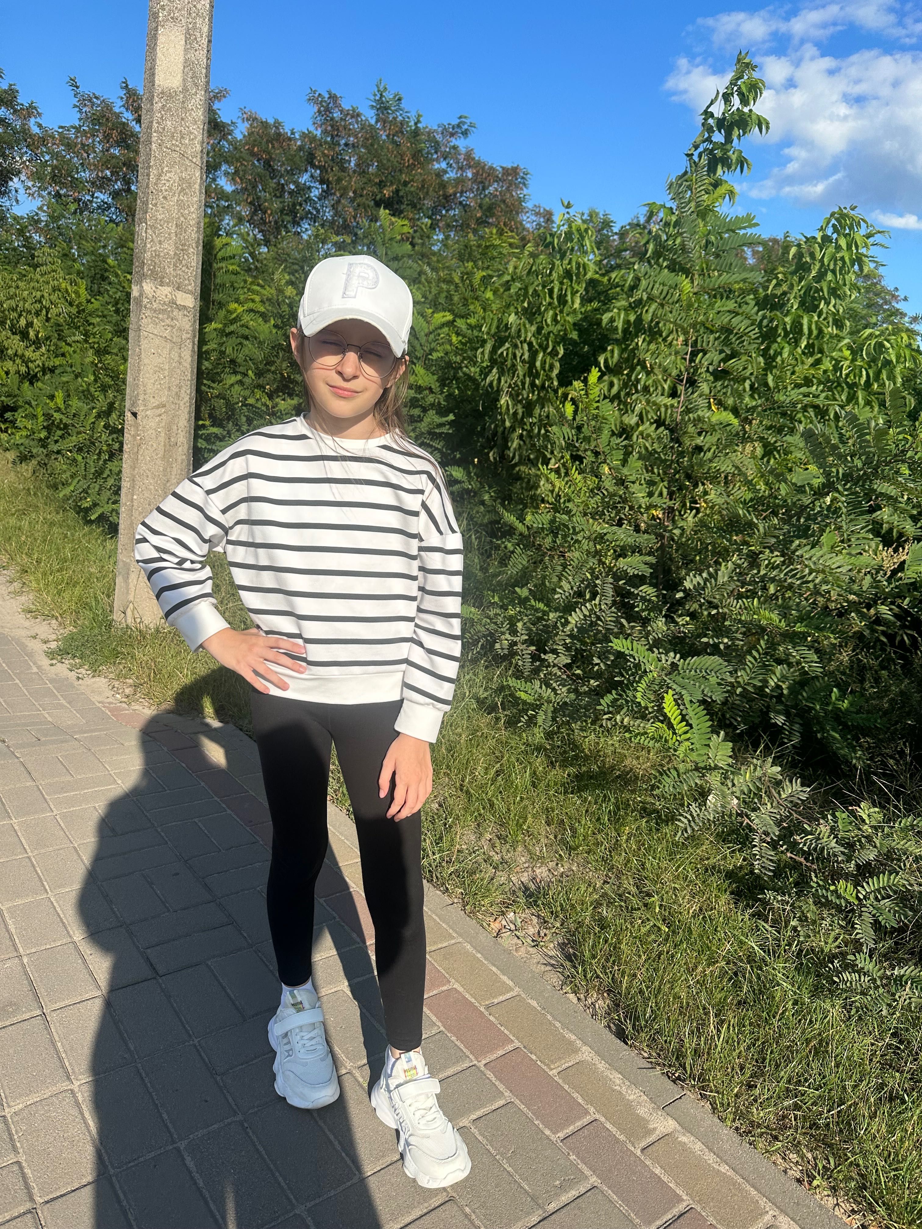Кофта на дівчинку 134 см