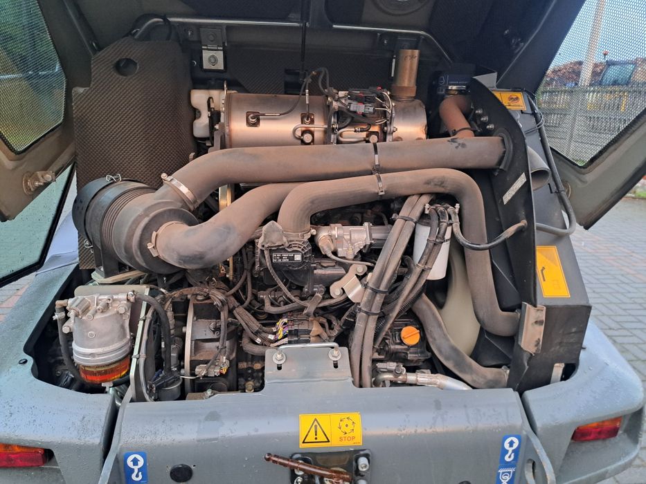 Sprzedam ładowarkę Liebherr 506 compact z 2023r.