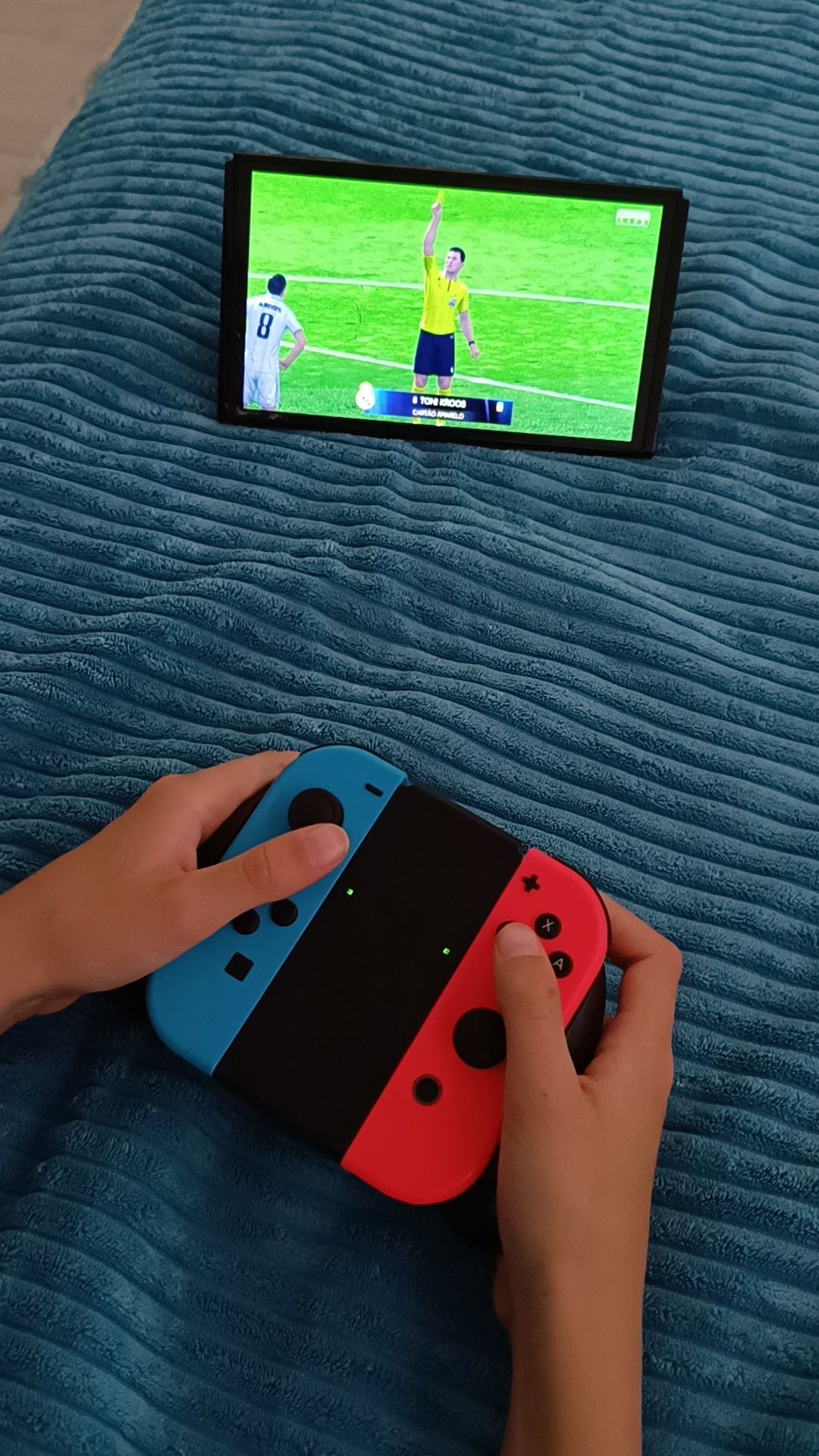 Nintendo Switch Semi-Nova com 2 jogos incluídos