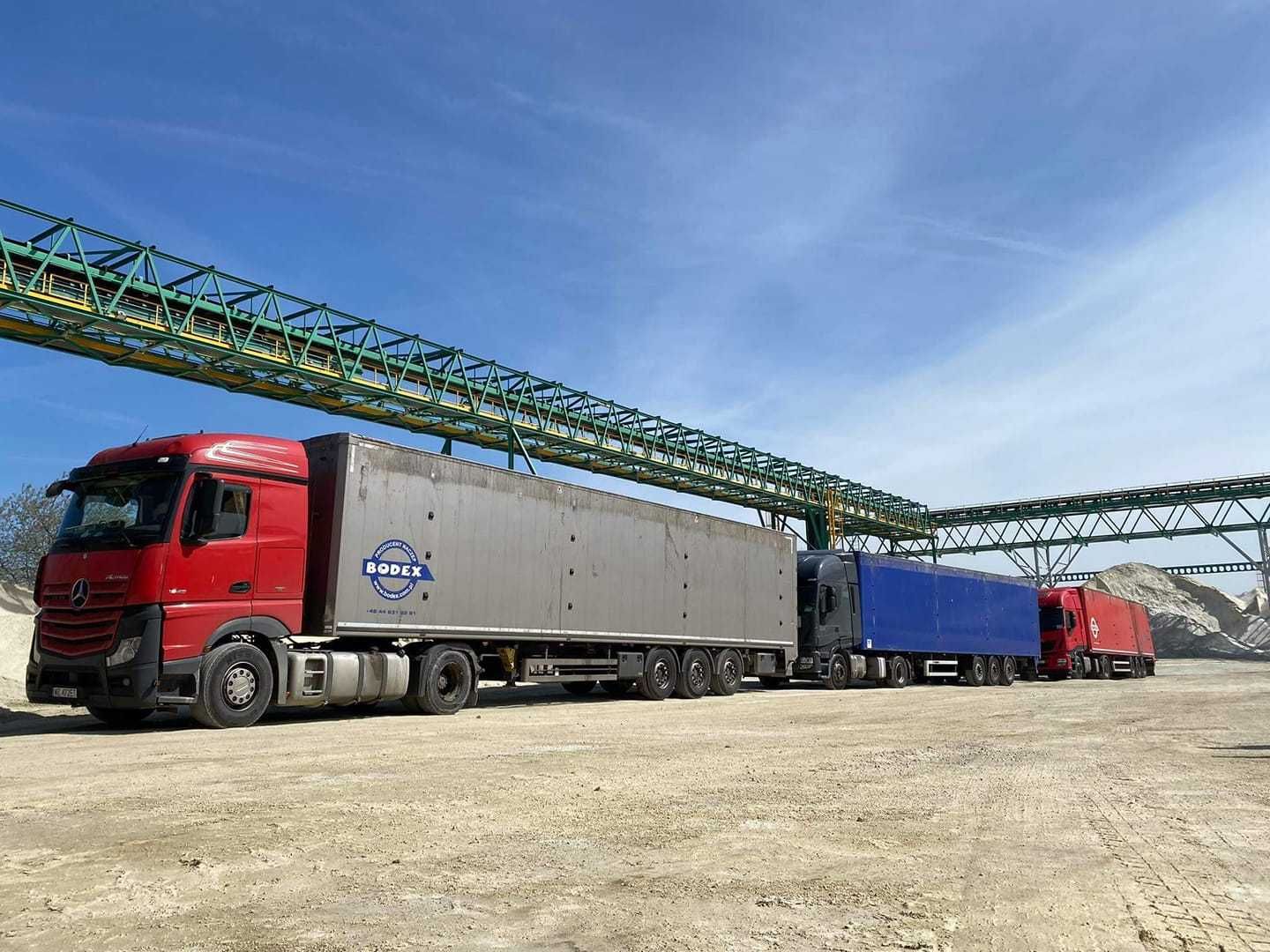 Usługi transportowe ruchoma podłoga zrębka  transport trocina BDO