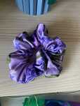 Scrunchie Julii Żugaj wiosenny bez