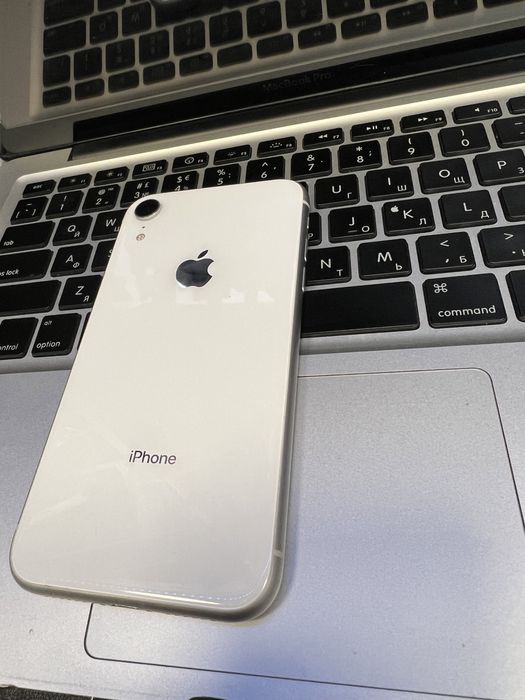 Продам iPhone XR на паролі на запчастини стан гарний без
