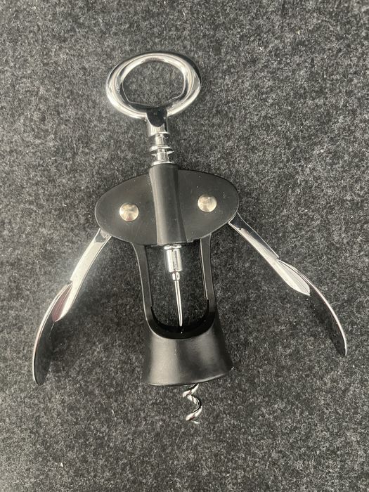 Trybuszon korkociąg otwieracz do wina czarny srebrny nowy