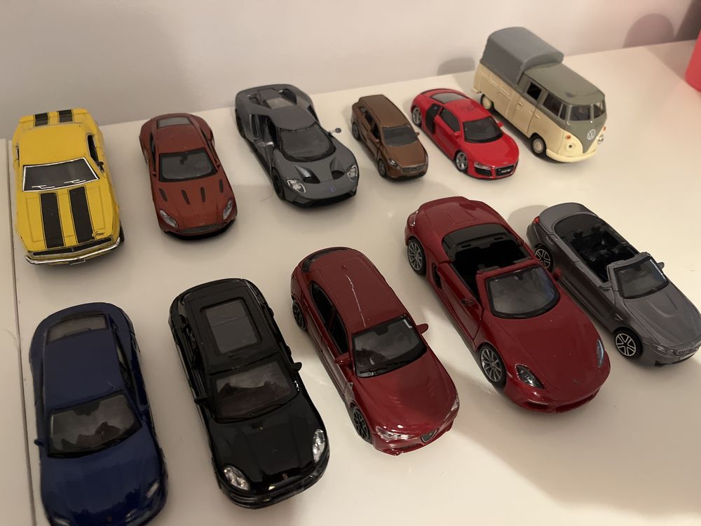 11 Carros brincar bburago 1/43 e 1/32