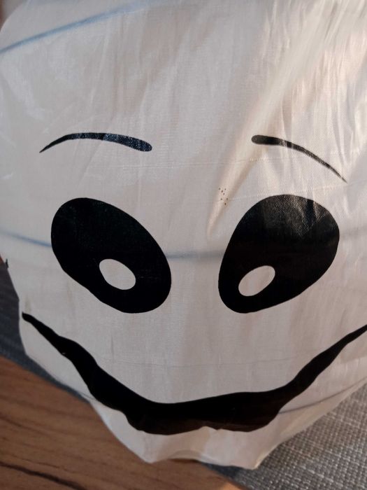 Torebki i straszna maska na Halloween