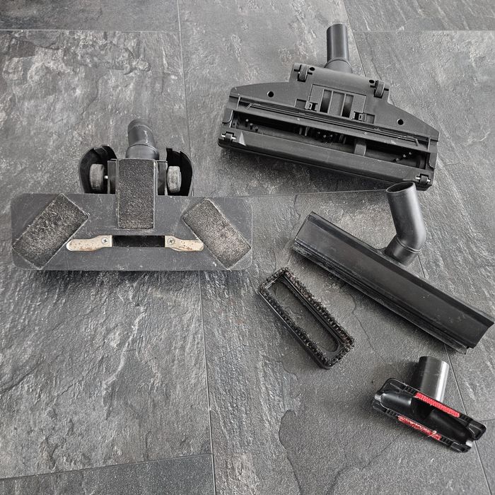 Пилосос без мішка з аква фільтром LIBERTON LVCW 4216 Silver Aqua 
Пило