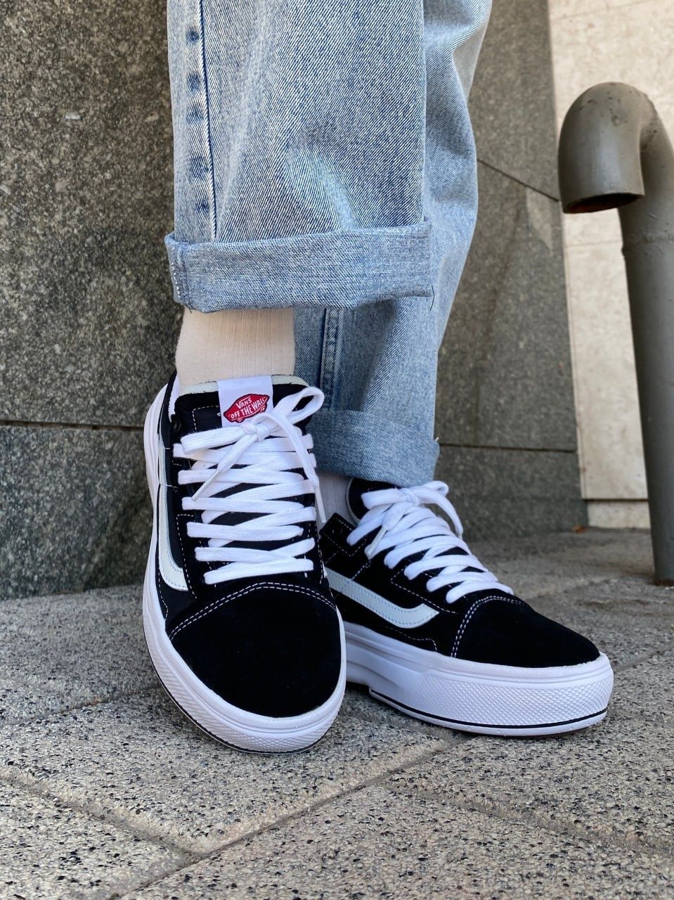 Жіночі кеди Vans Old-Skool Overt Black/White