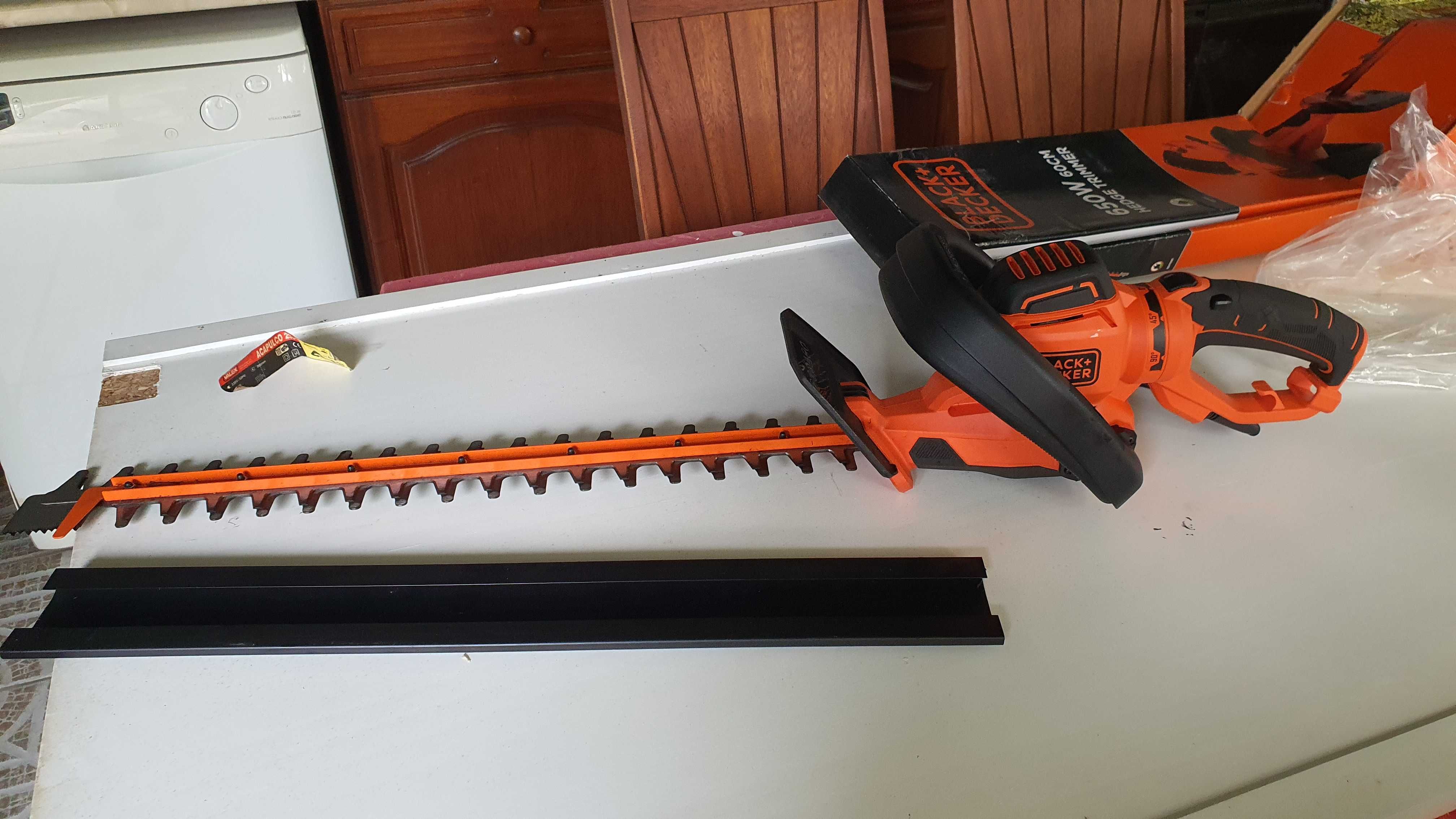 Corta Sebes Black & Decker BEHTS551 650w 60 cm Lâminas como novo