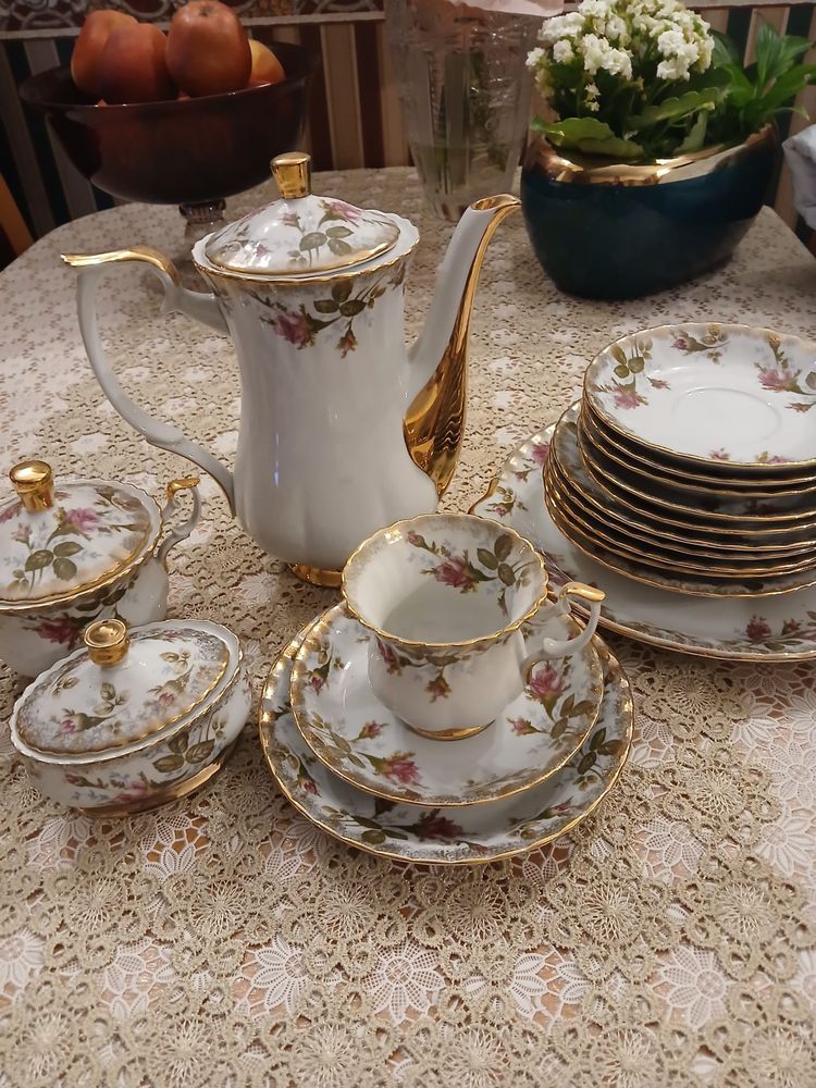Serwis kawowy porcelana  firmy Chodzież