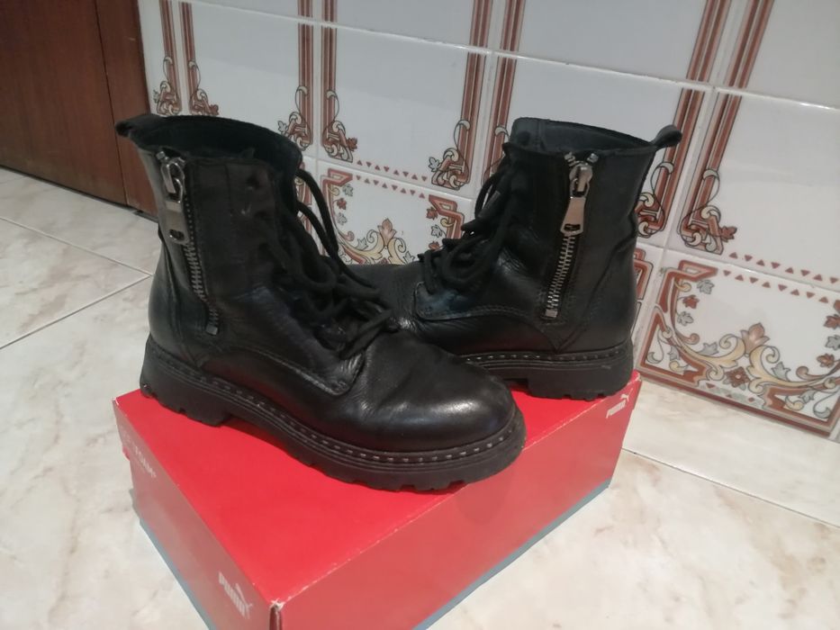 Botas em bom estado cor pretas