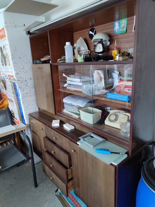 Sprzedam kredens z czasów PRL-u