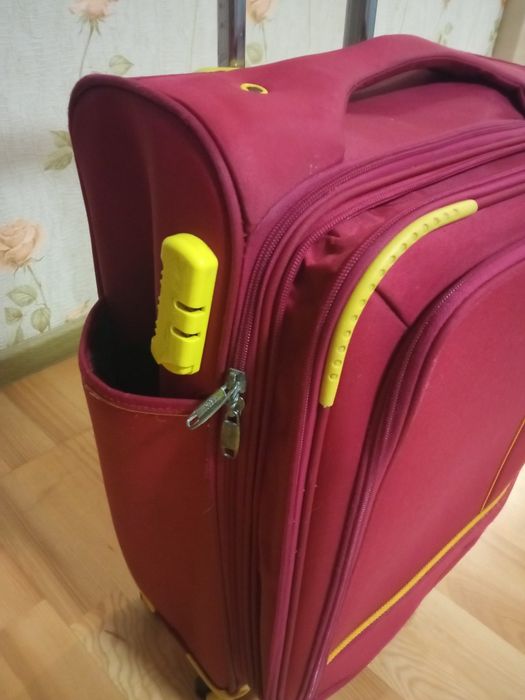 Продам отличный чемодан на колесах Leader Polo. Оригинал
