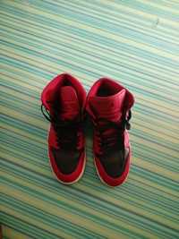Jordan 1 preto e vermelho