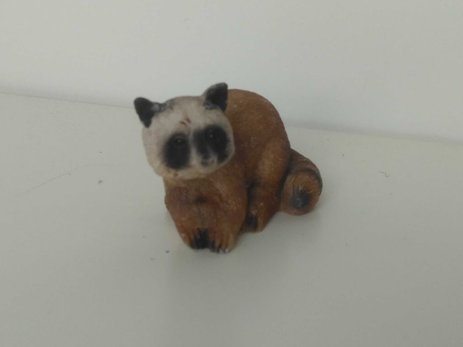 Vintage żywiczna figurka szopa pracza, h - 3,5 cm