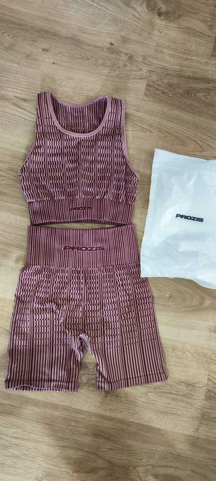 Conjunto novo de top e calções da Pozis
