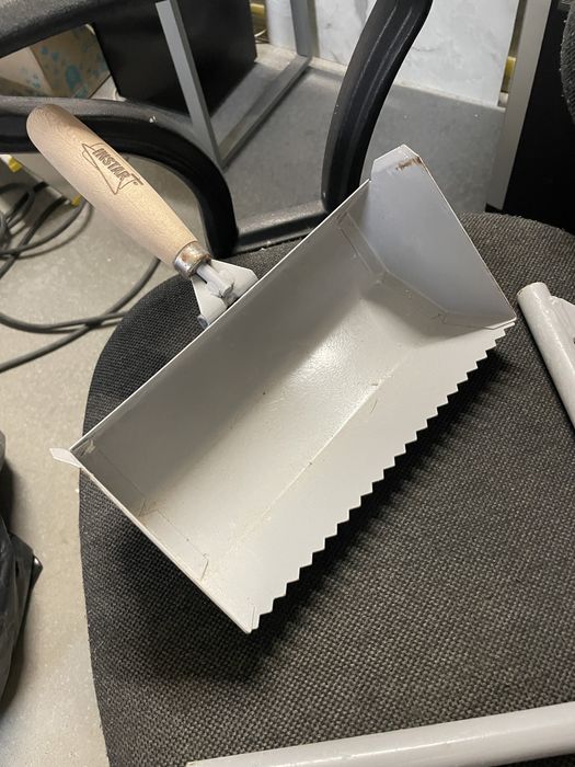 Kielnia ytong + przyrząd do cięcia pustaków YTONG