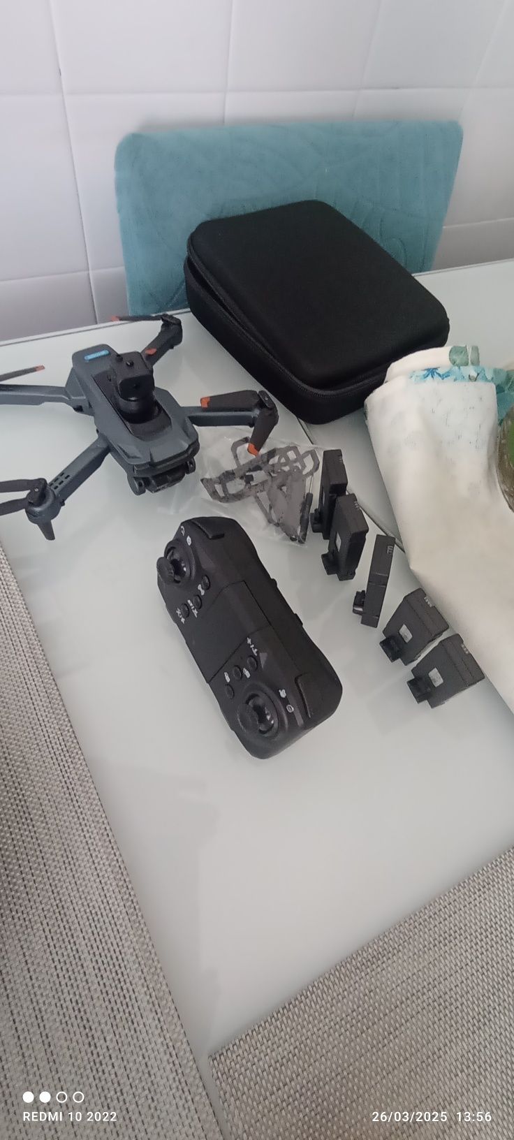 Drone Drone pequeno com 5 baterias novo muito bom