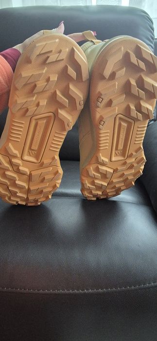 Туристичні черевики adidas