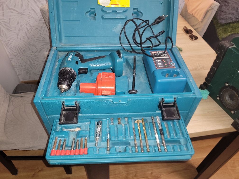 Makita Radio i wkrętarka dwie baterie