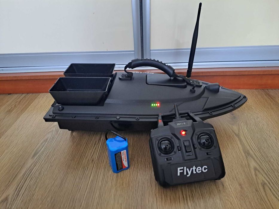 Прикормочний кораблик аккумулятор 12000мА до 500м Чорний