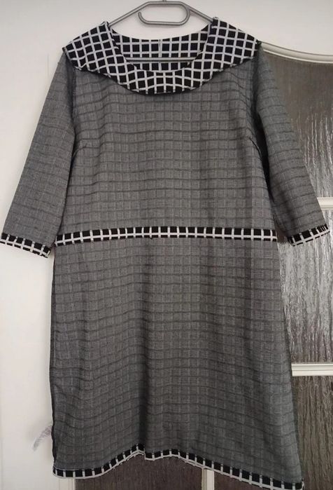 Sukienka  marki Esmara, charakteryzujący się czarno-białym wzorem w kr