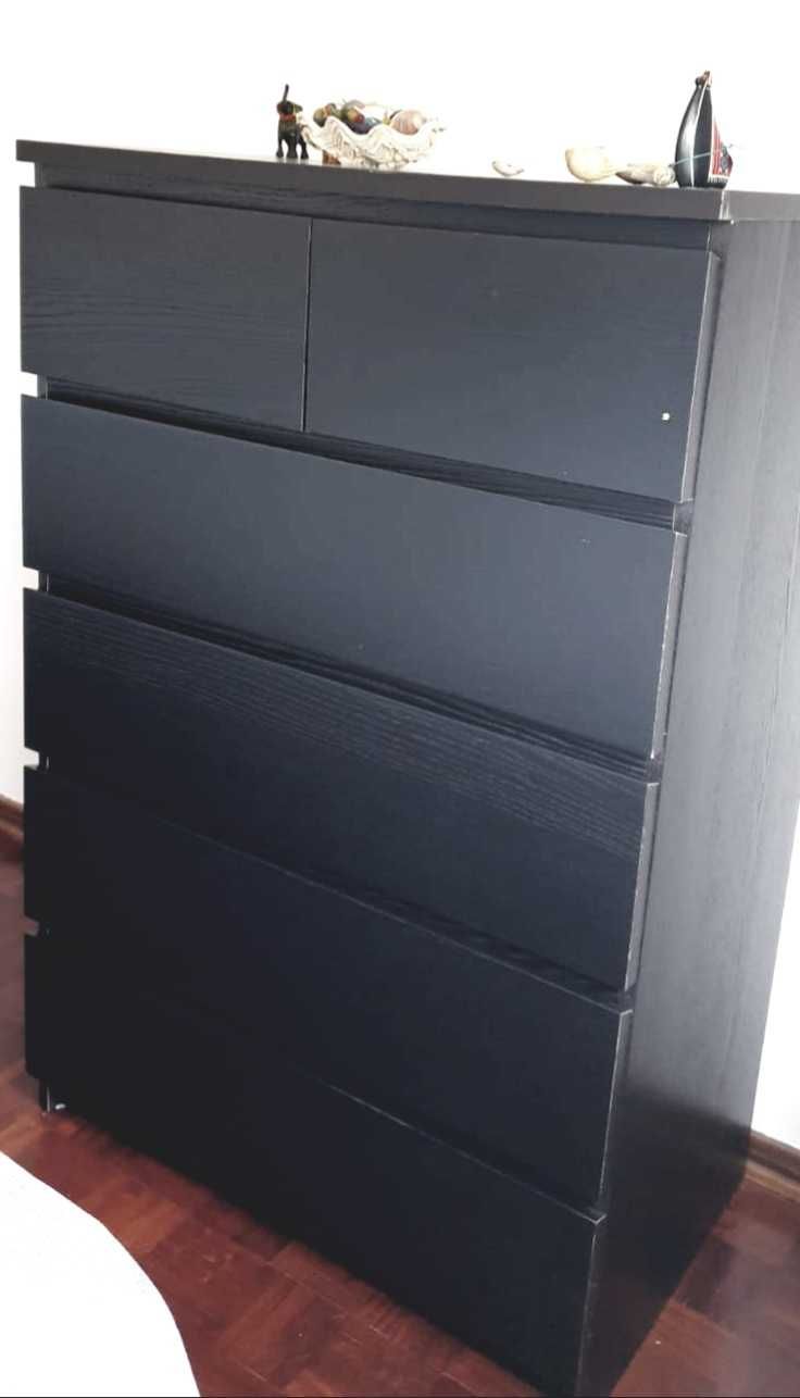Cómoda castanha escura com 7 gavetas – ótimo estado – 30€!
