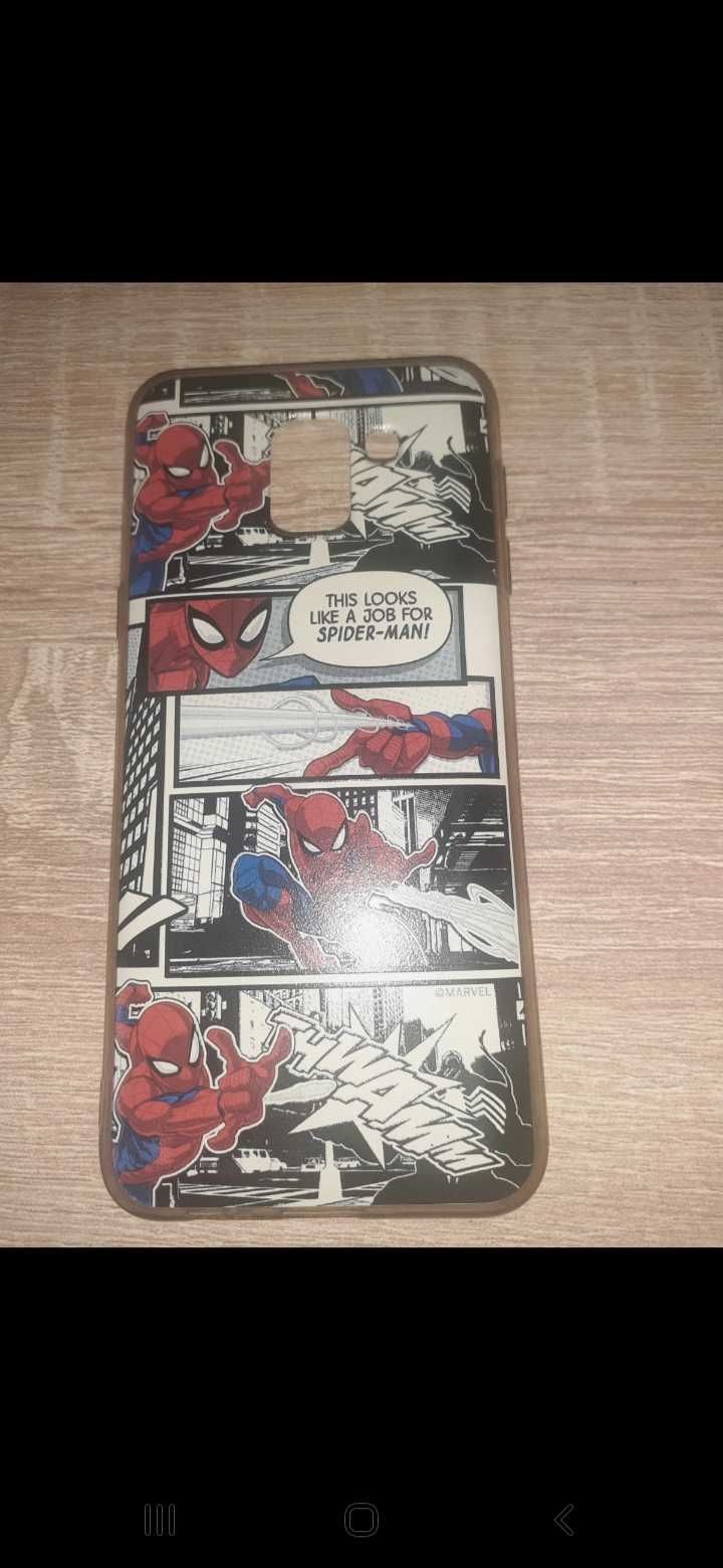 Etui na     telefon